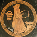 Mujer tocando una cítara